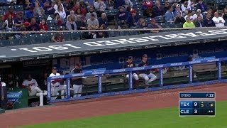 TEX@CLE: Francona exits the game early with illness