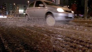 札幌都心で初雪　平年より８日早く （2016/10/20）北海道新聞