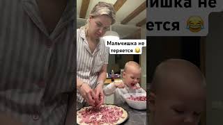 Кто как помогает 😂 #сын #дети #демид #пловец #бассейн