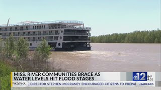 Vicksburg officials discuss rising Mississippi River levels