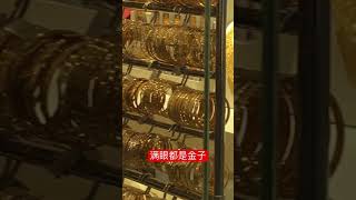 满眼黄金 光看不买  Dubai gold market