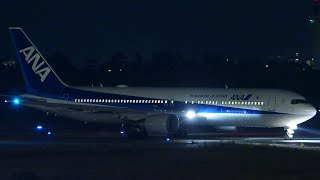 夜の小松空港にCF6サウンドを響かせ到着 \