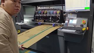 The customer is checking the print of Sunthinks Sc900 single pass printer #printer