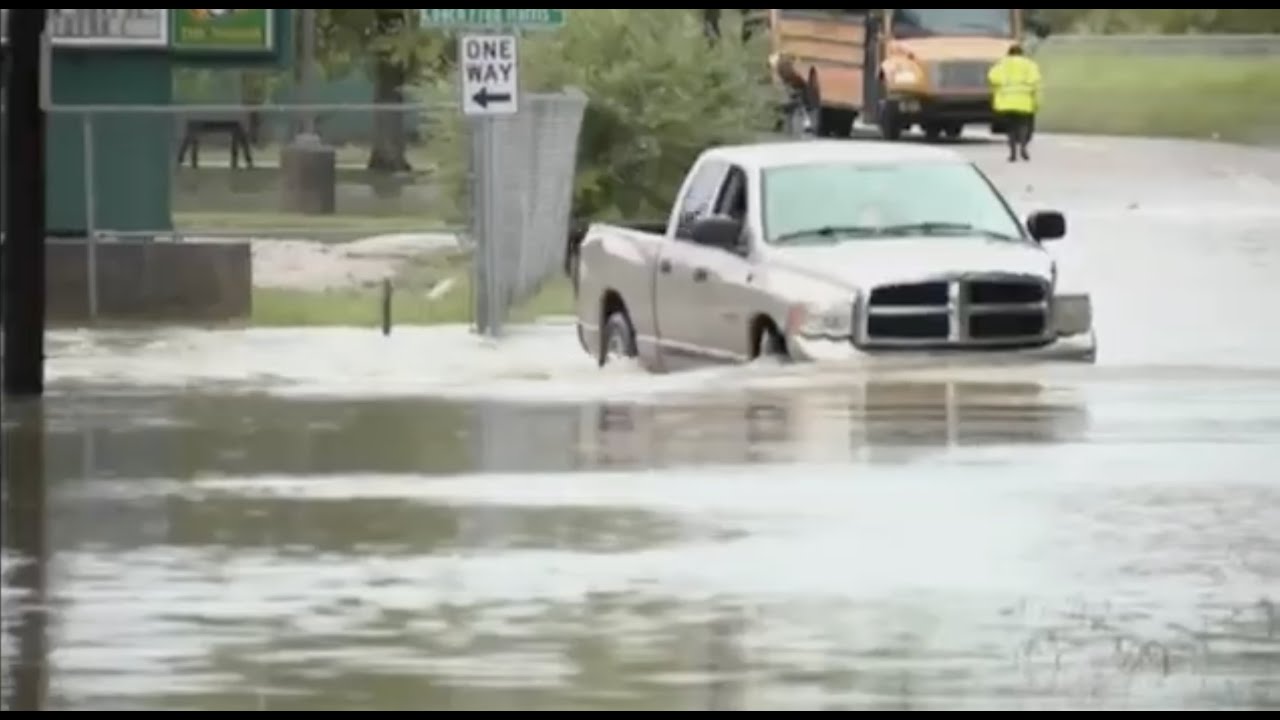 'Get Out Now': Mayor Urges Residents To Flee Ahead Of Rising River ...