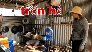 Tư Cà Khịa Kiếm Chổ Trốn Vì Lỡ Chọc Mẹ Con Tư Ú Nu Giận