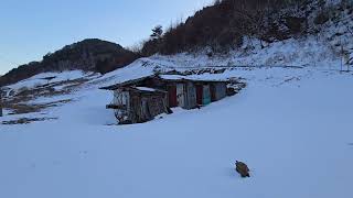 산골 외딴집 눈속에 파묻혔다 몇년전 반기시던 할머님은 더이상 뵐수없네요 편히 지내세요 ᆢ