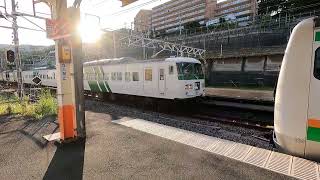 国鉄185系　熱海駅到着（5両編成・下り　東京行）