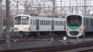 玉川上水車両基地を出場する西武新101系245F（白）＠SONY WX10