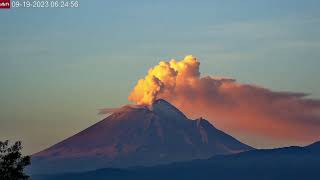 Timelapse of Popocatépetl Volcano at Sunrise in 4K (Sept 19, 2023)