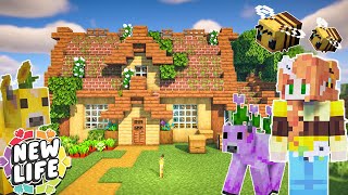 Playing Minecraft as a BEE?! - Modded SMP - New Life #1
