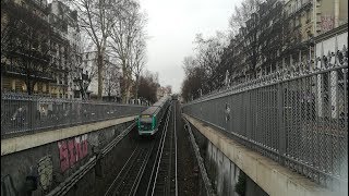 Métro de Paris Ligne 2 près de / near Barbès-Rochechouart