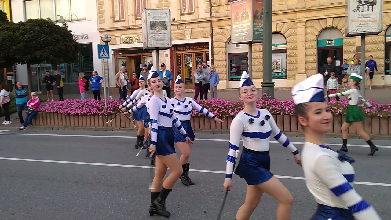 Majorette Troupe - YouTube