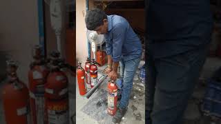 How to operate  co2 4.5kg fire extinguisher