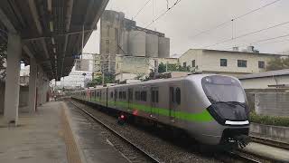 台鐵2013次EMU900型區間快車經海線往嘉義桃園進站