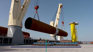 La Rochelle, offshore wind farm hub, Svenja unloading monopiles