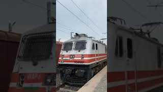 Gaya howrah train !! Train travelling! Arrived in bihar ! Train me safar kaise kare! Uttam videos