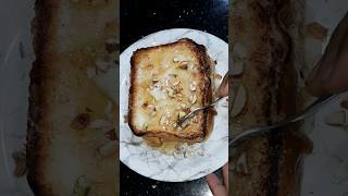 అప్పటికప్పుడు sweet తినాలి అనుకుంటే ఇలాhoney milk bread toast instant sweet#instantsweet#ytshorts