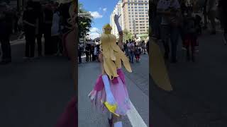 MINHA AMIGA SAINDO DE PRINCESA PEACH DO MARIO BROSS DO NADA NA RUA KKKKKKKKKKKK