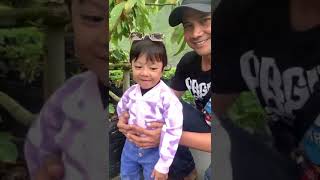 zehan lagi jln2 bareng ayah dan Kaka via 😊