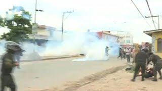 Police fire tear gas at Bolivian protesters in Santa Cruz | AFP