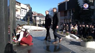 Polaganjem venaca na centralno spomen obeležje u Zvorniku obeleženo 33 godine postojanja RS