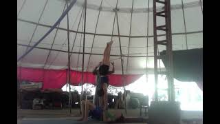 Acro - M. Laura Juez . Circo do Capao