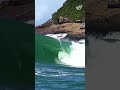 Onda GIGANTE engole surfista em Niterói! #shorts