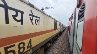 kya overtake hai bhai ye 🤣| Amarkantak Sf Express overtaking Puri Ahmedabad Sf Express at Durg