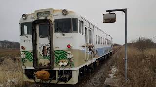 日高本線　鵡川行　浜田浦駅を出発