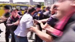 Georgia: scontri di piazza nella giornata contro l'omofobia