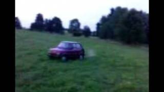 Fiat 126 Maluch Trying to Drift (17kW)