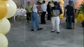 BORRACHOS BAILANDO EL SONIDITO