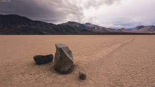 Death Valley Racetrack Playa Sailing Stones - Timelapse (4k)