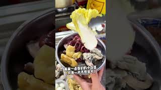 大学门口超足料的沙茶面！三块钱一两满满的都是肉和海鲜把我香迷糊啦～ #路边摊 #沙茶面 #学校门口的美食 #chinastreetfood #streetfood #chinafood #shorts