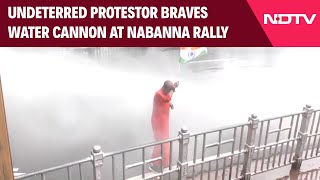 Nabanna Abhijan | Amid Heavy Water Cannons, A Protester Holds Ground At Nabanna Students Rally