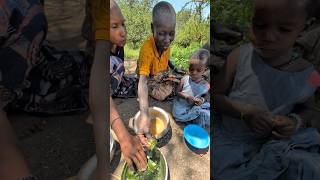 Wow,,😲‼️ Unbelievable Family hadzabe tribe Enjoy breakfast Food, Very Fantastic today#bushmen.