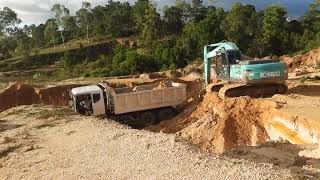 ພາມາເບິ່ງລົດຈົກໂກເບ  KOBELCO SK200 SUPER Xຈົກຊາຍໃສ່ລົດດ້າມ10ລໍ້ເດວູ DAEWOO K4DEF 10TON