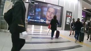 Loop Line platform from JR Osaka Station ticket gate Photographed in March 2022