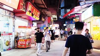 Walking through the streets and alleys at night in Guangzhou’s urban village