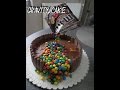le Gravity Cake M&M's / gâteau suspendu le Gravity Cake M&M's / gâteau suspendu