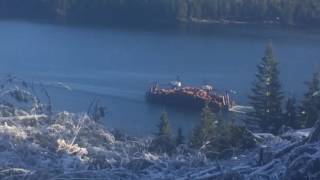 Seaspan Monarch tug and Phoenix self dumping log barge, Dec 16