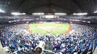 VR 360: Canadian flag unfurled in Toronto