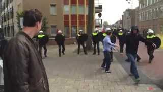 Politie Deventer grijpt hard in bij corteo Go Ahead Eagles supporters