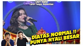 Kok bisa !! Lady Rara Larut Tanpa Kepastian Nyanyi sambil atraksi