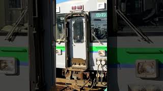 室蘭線普通列車苫小牧行きです