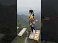 the young lady can actually walk like this on a 300m cliff