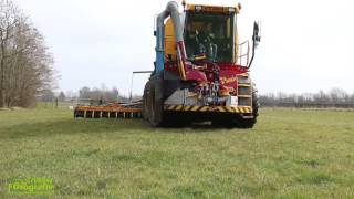 Loonbedrijf Luimstra aan het grasland bemesten