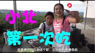 【湘妹小北】小北第一次看到海裡的螃蟹，個頭比臉還大，大開眼界