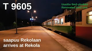 T-juna 9605 saapuu Rekolaan (uusittu Sm2-juna) | T train 9605 arrives at Rekola (renovated Sm2 unit)