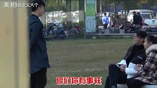 街头测试：五百块给你女友一个耳光行不行？